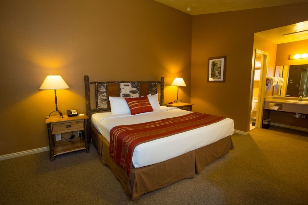 Headwaters Lodge & Cabins at Flagg Ranch 3