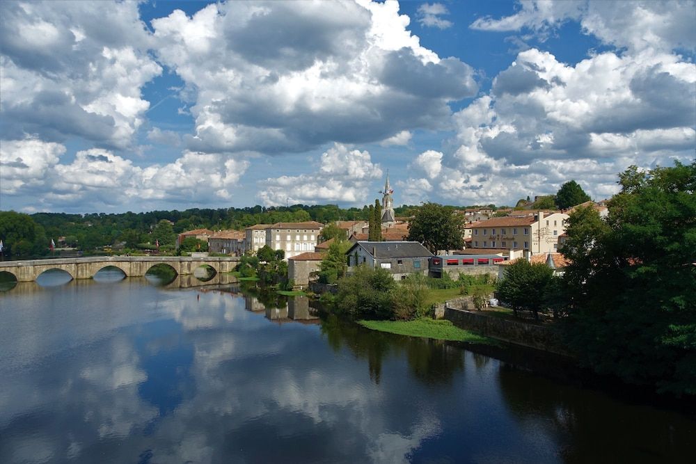 Hôtel Emeraude 2 étoiles à Confolens