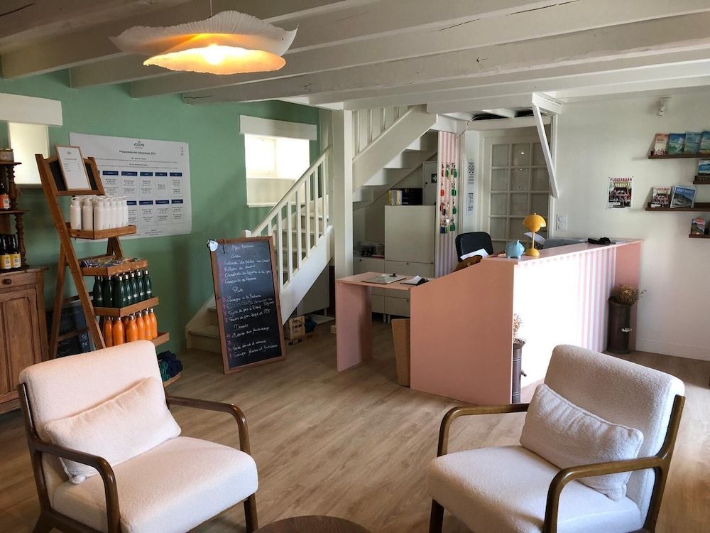 Hôtel Les Voisins Beaucemaine 3