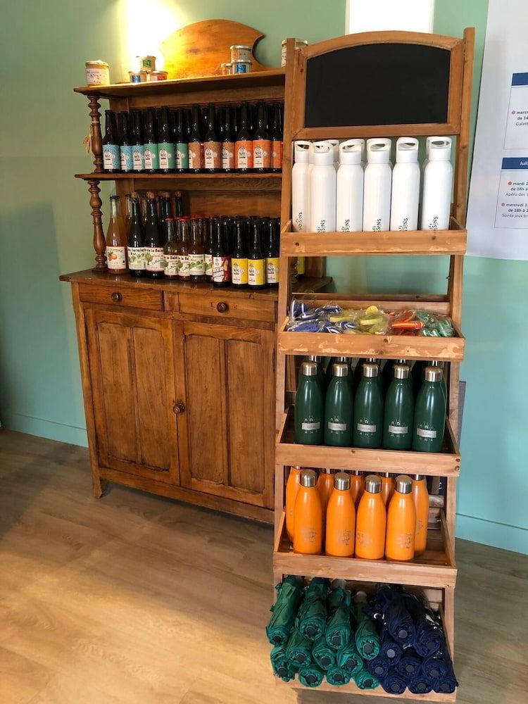 Hôtel Les Voisins Beaucemaine 2