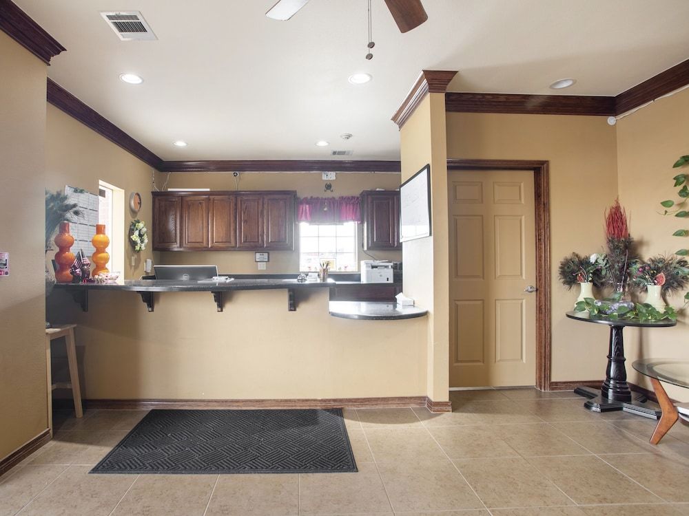 OYO Hotel Valley View TX, I-35 3