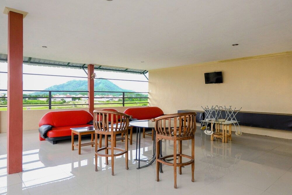 OYO 2966 Hotel Atriaz 3