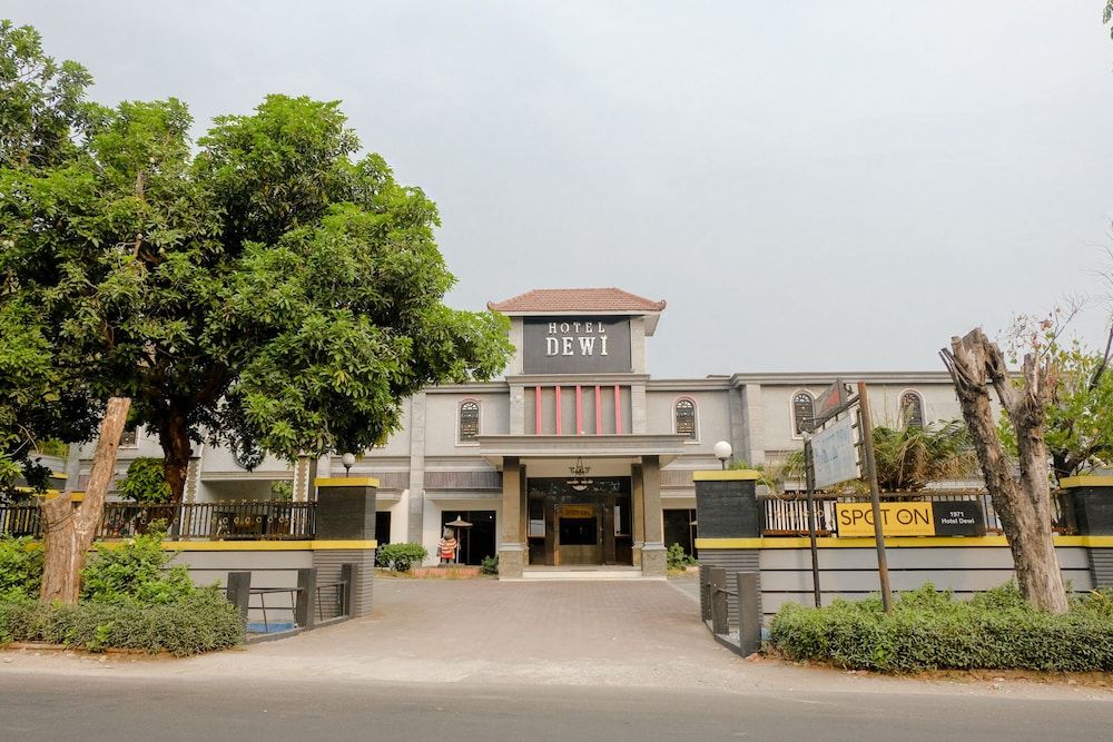 Spot On 1971 Hotel Dewi 2 estrelas em Jombang