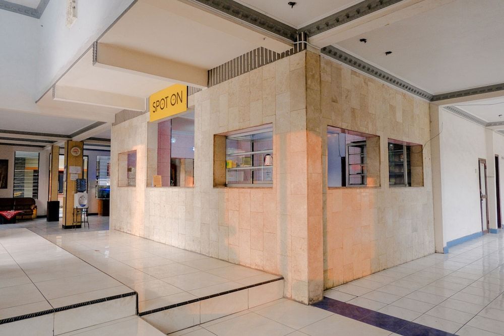 Spot On 1971 Hotel Dewi 2