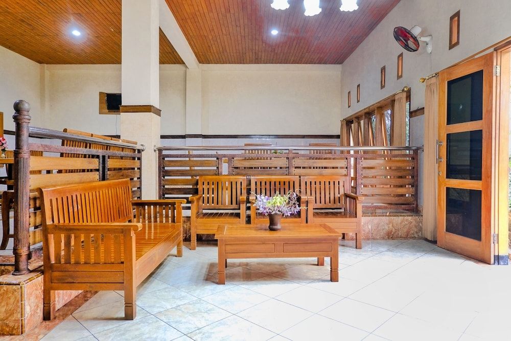 OYO 2643 Hotel Graha Prima 2 estrelas em Tamperan