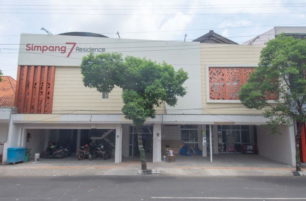 2240 Simpang Tujuh Residence -1 estrelas em Kudus