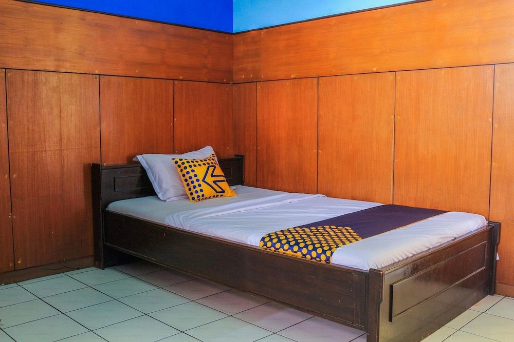 Spot On 1708 Hotel Budi Famili 1 2 étoiles à Ciamis