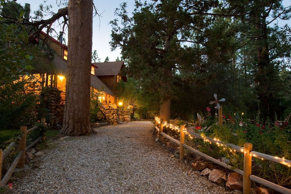 Gold Mountain Manor Bed and Breakfast -1 estrelas em Big Bear City