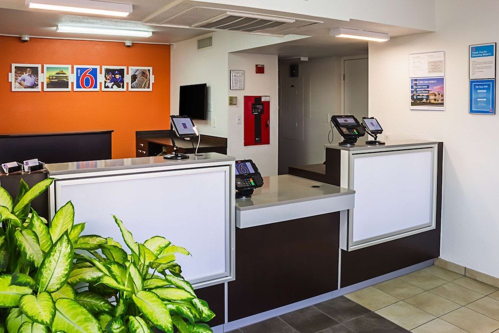 Motel 6 Porterville, CA 2 estrelas em Porterville