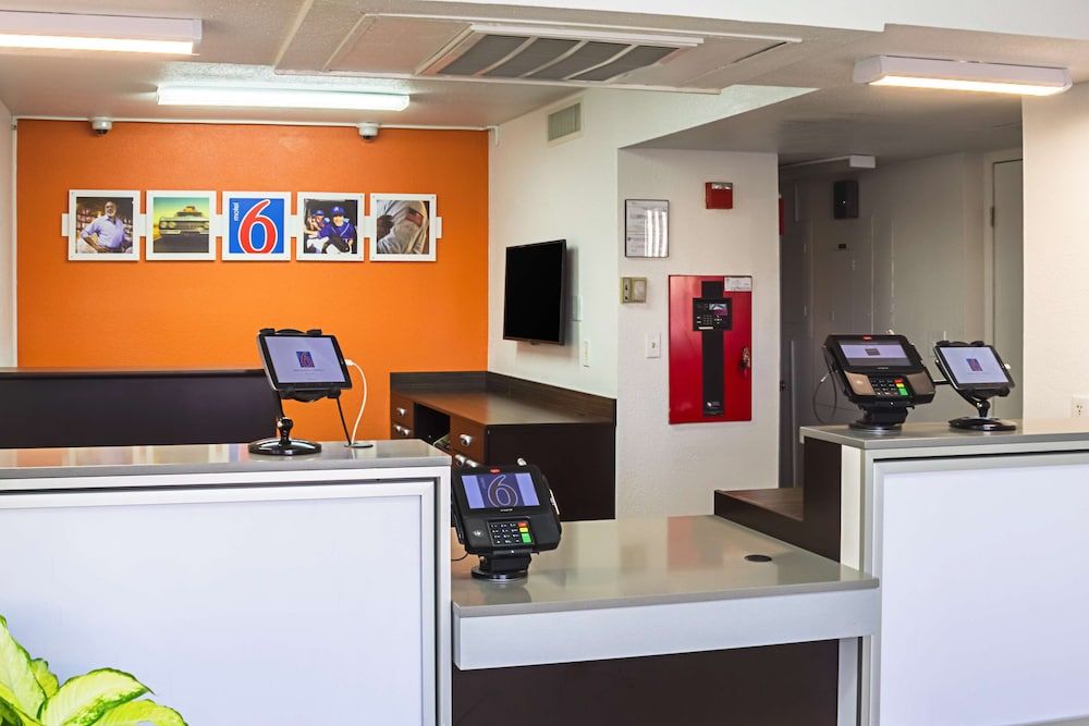 Motel 6 Porterville, CA 3