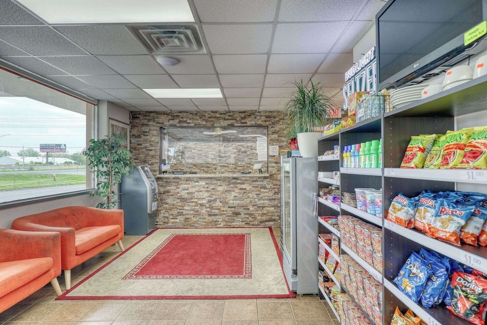 Econo Lodge Neenah 2