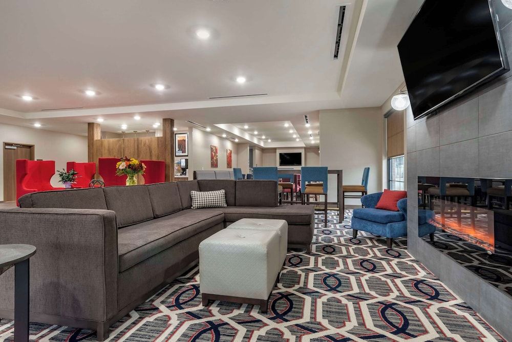 Comfort Inn Suites Downtown Near University 2