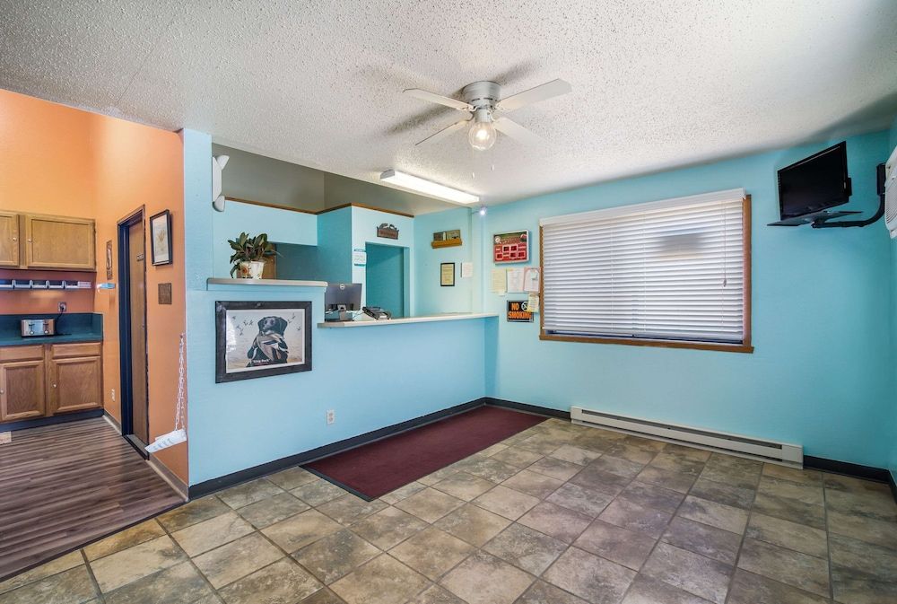 Rodeway Inn Gateway to Medora T-Roosevelt & Makoshika State Park 2