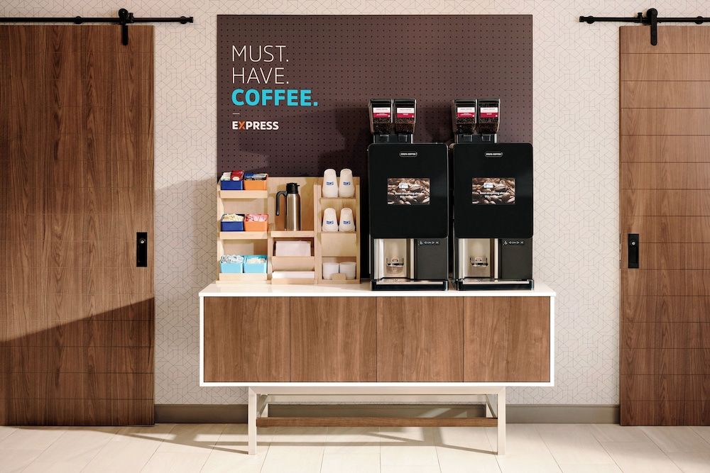 Holiday Inn Express & Suites Bardstown 2