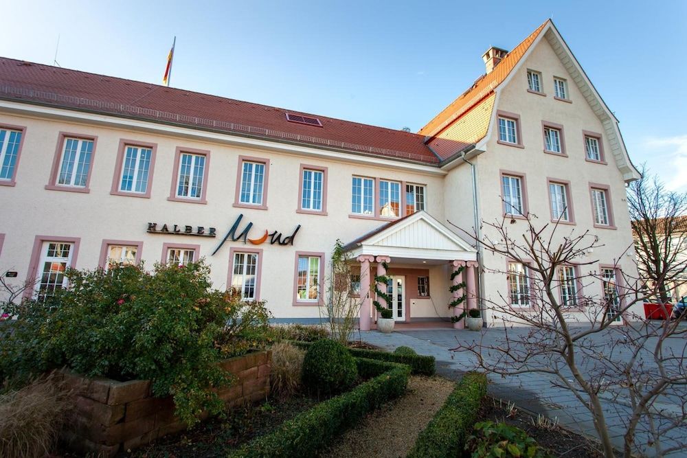 Hotel Halber Mond -1 estrelas em Heppenheim an der Bergstrasse