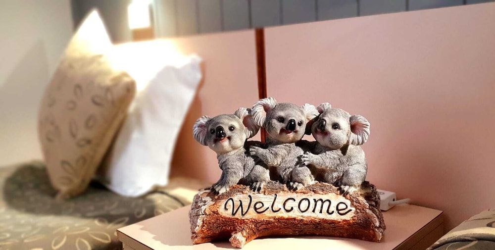 Young Goldrush Motel 3