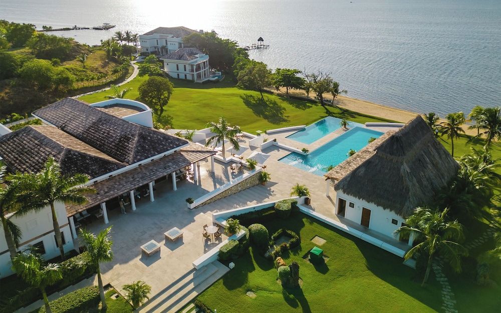 Las Verandas Hotel & Villas 4 étoiles à First Bight