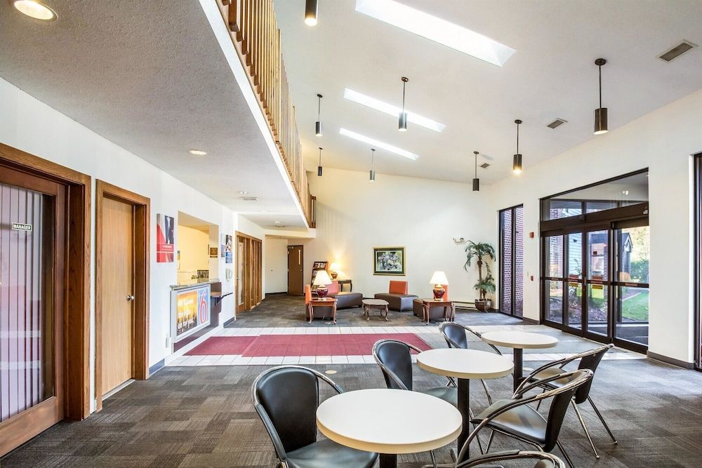Motel 6 Saukville, WI 3