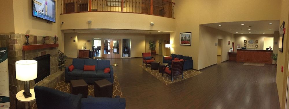 Comfort Suites Johnson Creek Conference Center 2