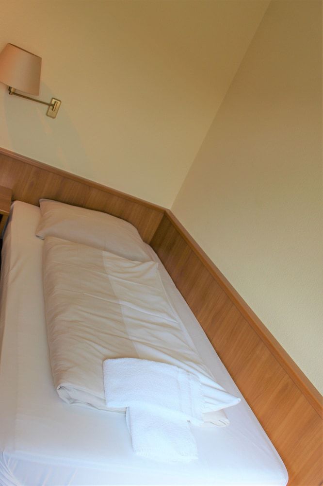 Hotel Alsterquelle -1 étoiles à Henstedt-Ulzburg