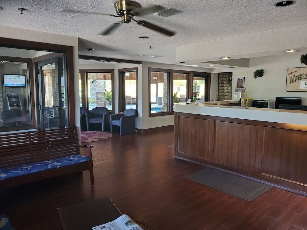 Quality Express Inn & Suites 2