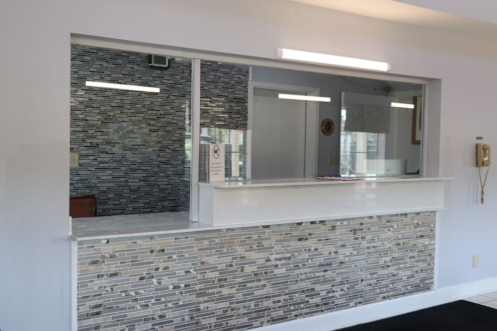 Econo Lodge HOGANSVILLE 3