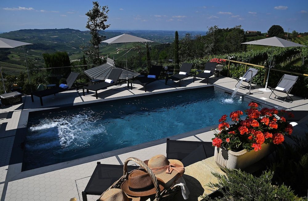 La Ribezza Boutique Hotel 5 estrelas em Monforte dʼAlba