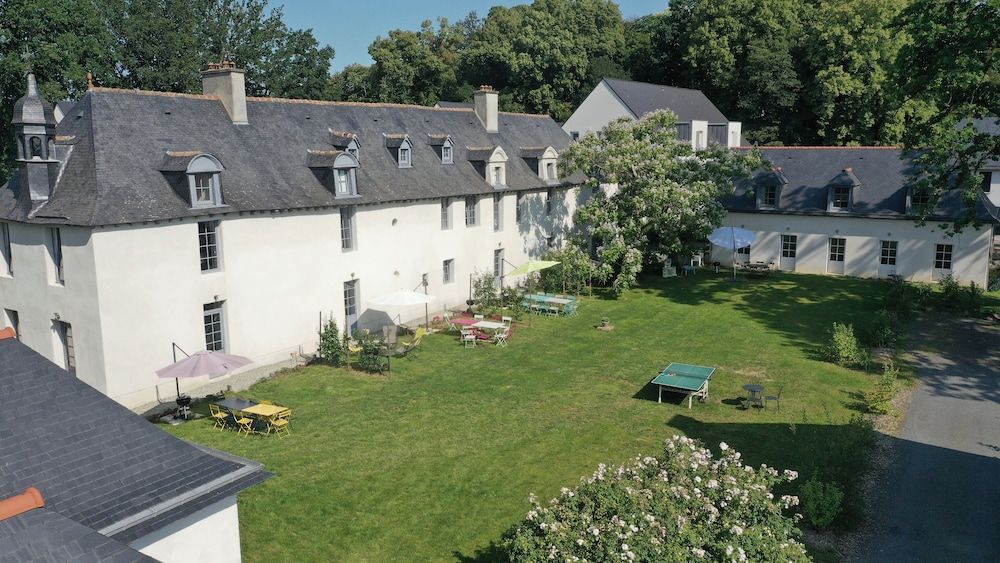 Chateau des Fontenelles -1 étoiles à Chavagne