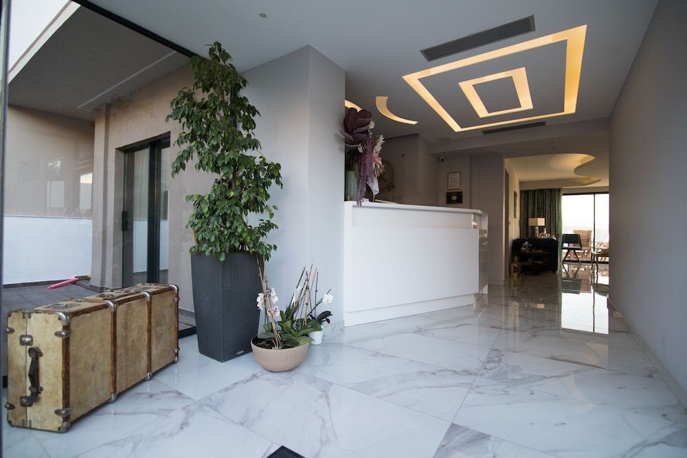 Aianteion Bay Luxury Hotel & Suites 3