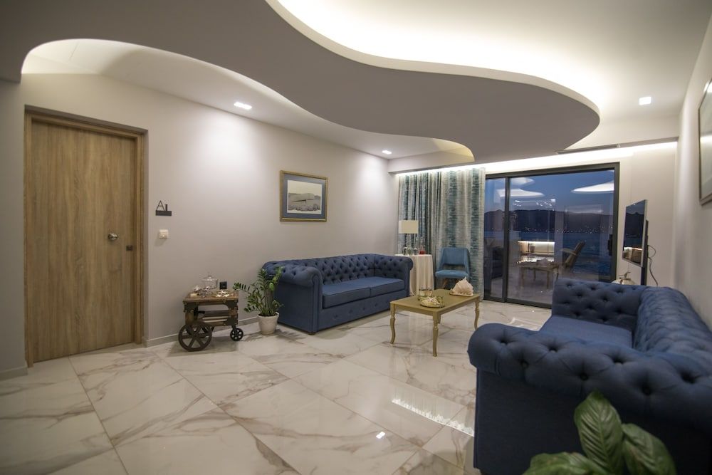 Aianteion Bay Luxury Hotel & Suites 2