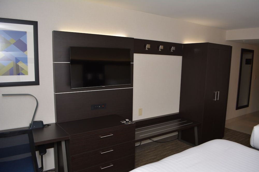 Holiday Inn Express & Suites Waterville - North 3