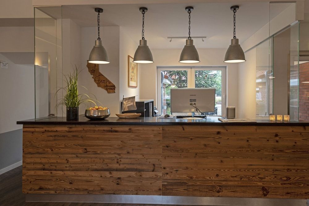 Beach Hotel California 3