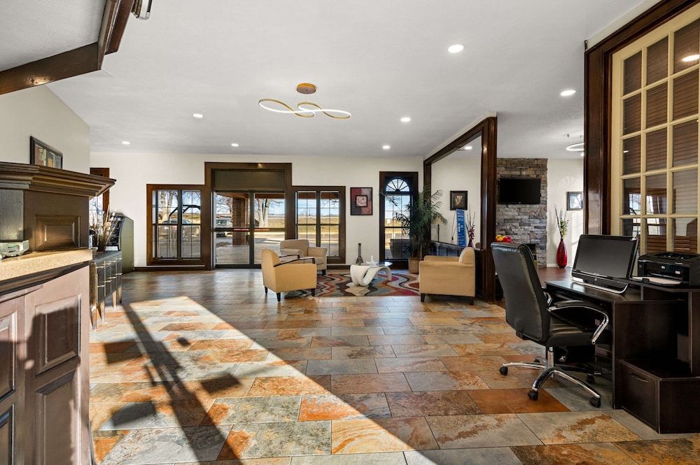 Suburban Studios Kansas City Airport North 2