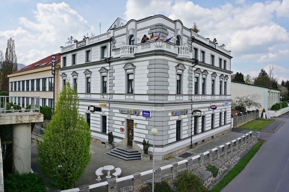 Hotel Cade 3 estrelas em Písek