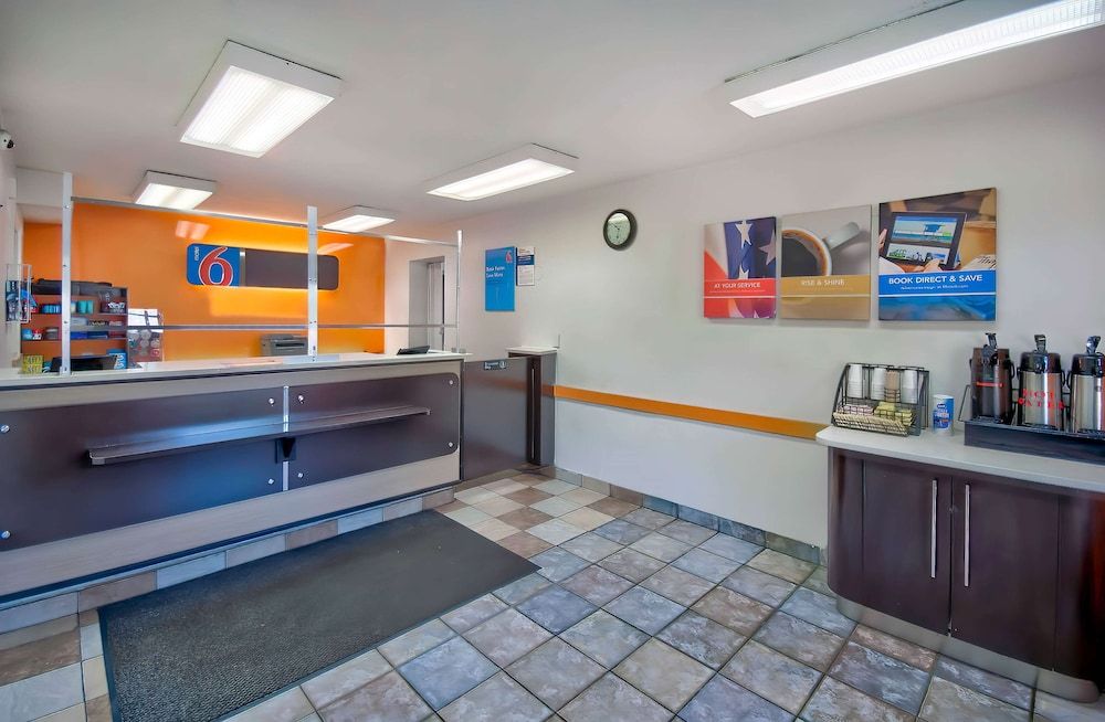 Motel 6 Warren, MI - Detroit East 2