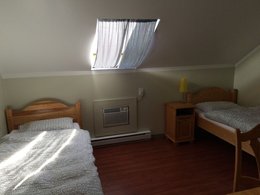 Crowsnest Vineyards Guesthouse 3