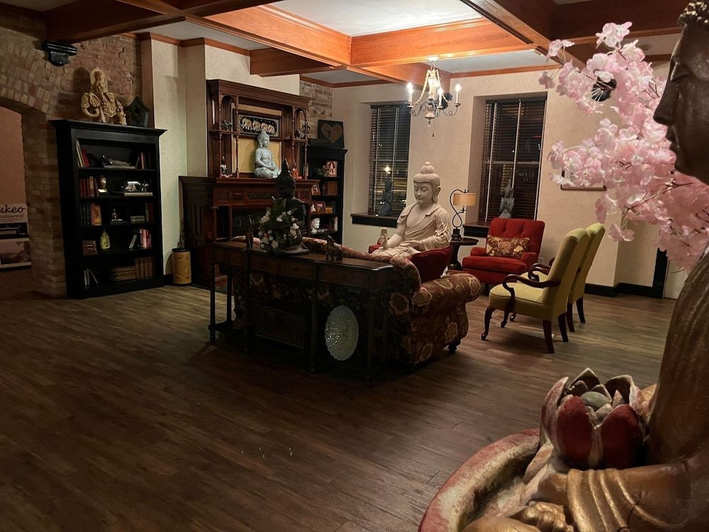 Nuks Executive Suites 3