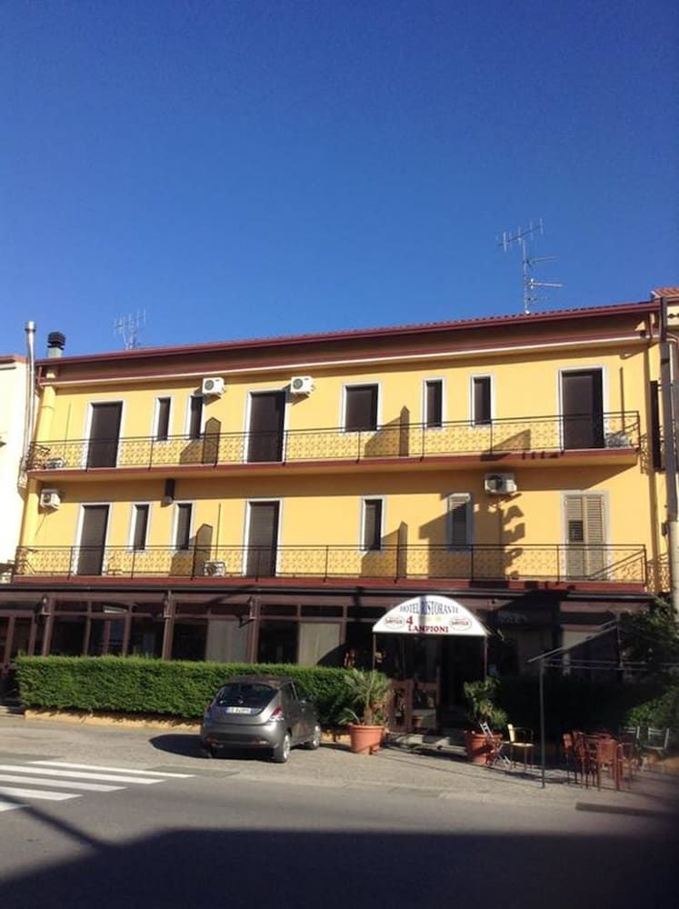 Hotel 4 Lampioni 3 estrelas em Cropani