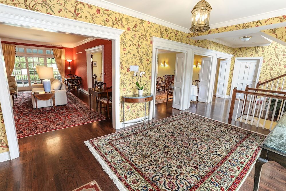 Doone's Inn at Oakmont 2