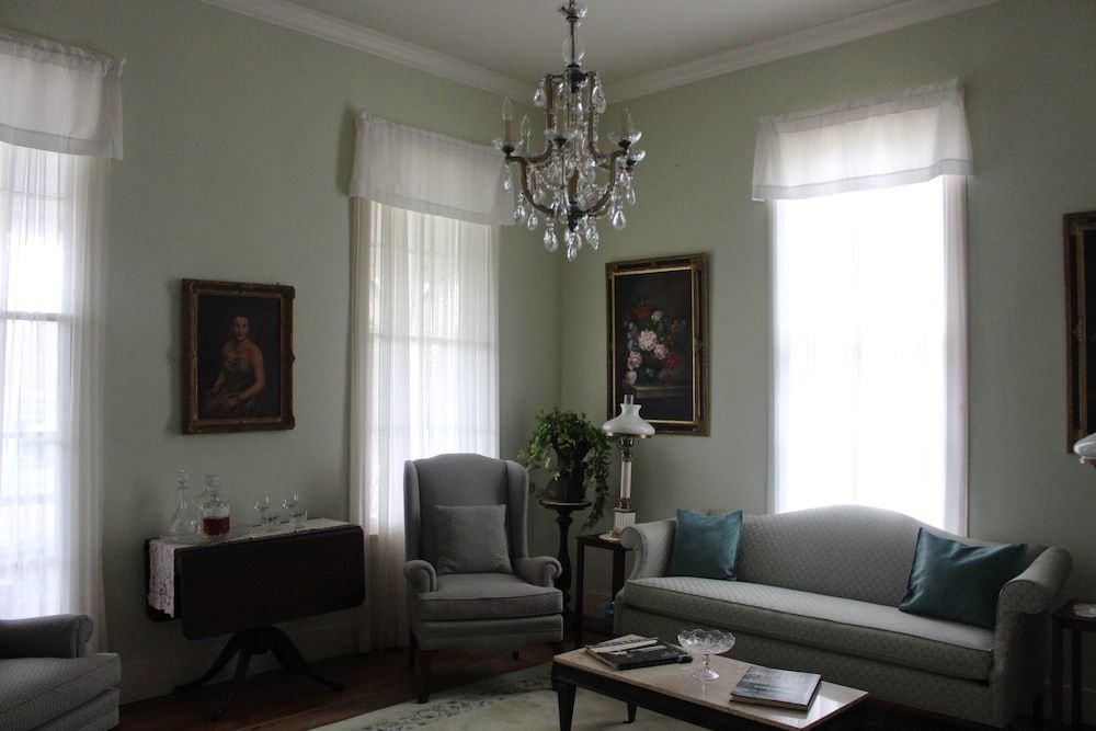 Riverboat Bed & Breakfast 2