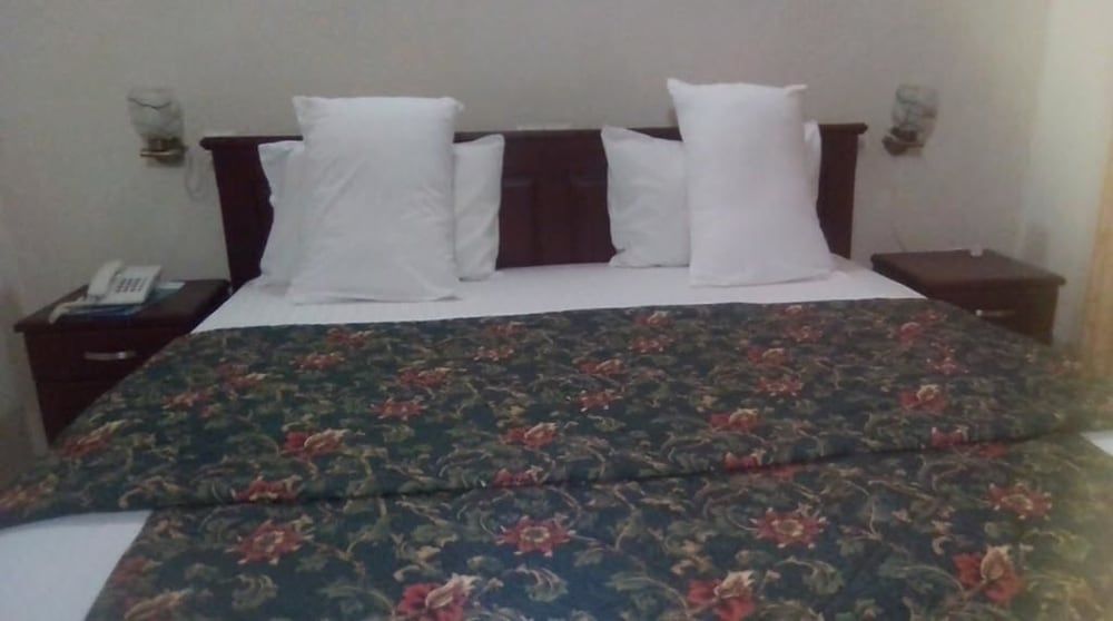 Lou Ralph Hotel 2
