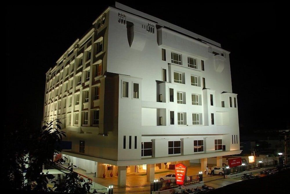 Royal Park 3 estrelas em Kākināda