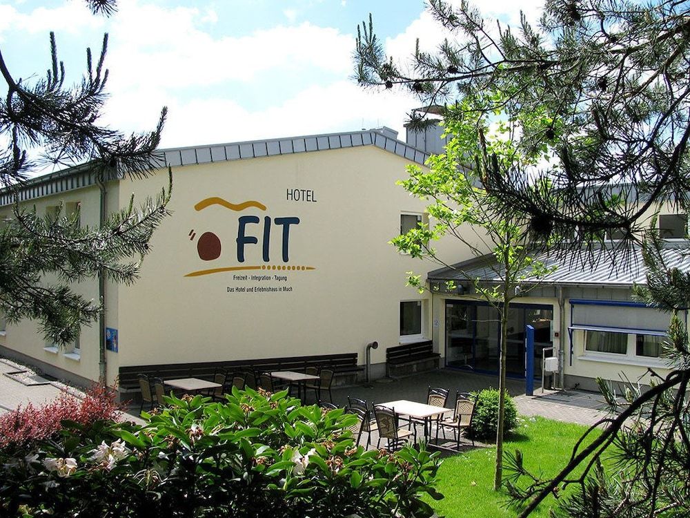 Hotel FIT -1 estrelas em Much