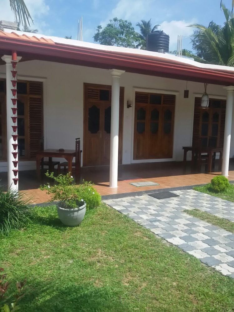 Akash Villa -1 étoiles à Weligama