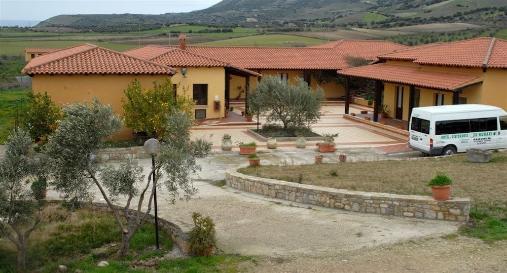 Hotel Su Nuraxi 3 estrelas em Barùmini