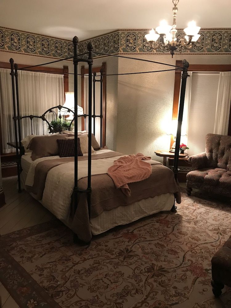 Nauvoo Grand Bed & Breakfast 2