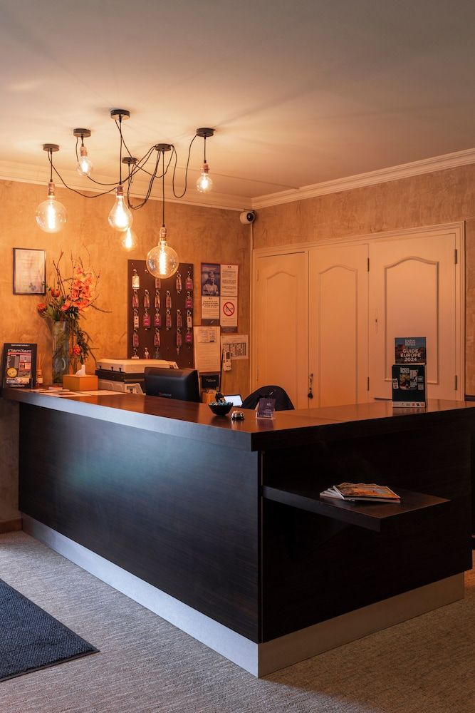 Logis Hotel-Restaurant Saint Romain 2