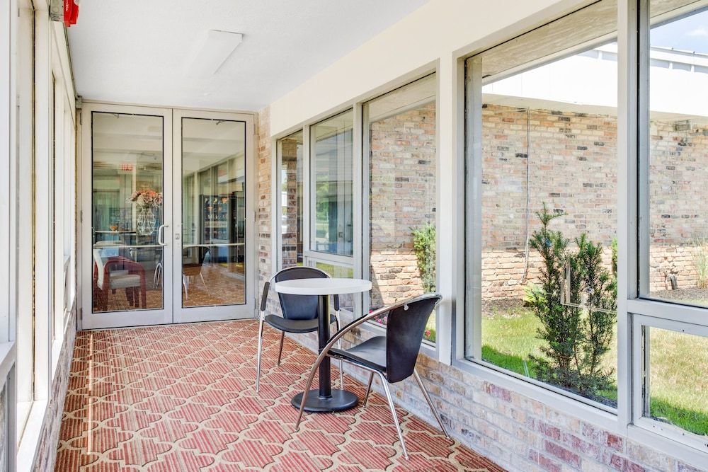 OYO Hotel Mona Lake Muskegon 2