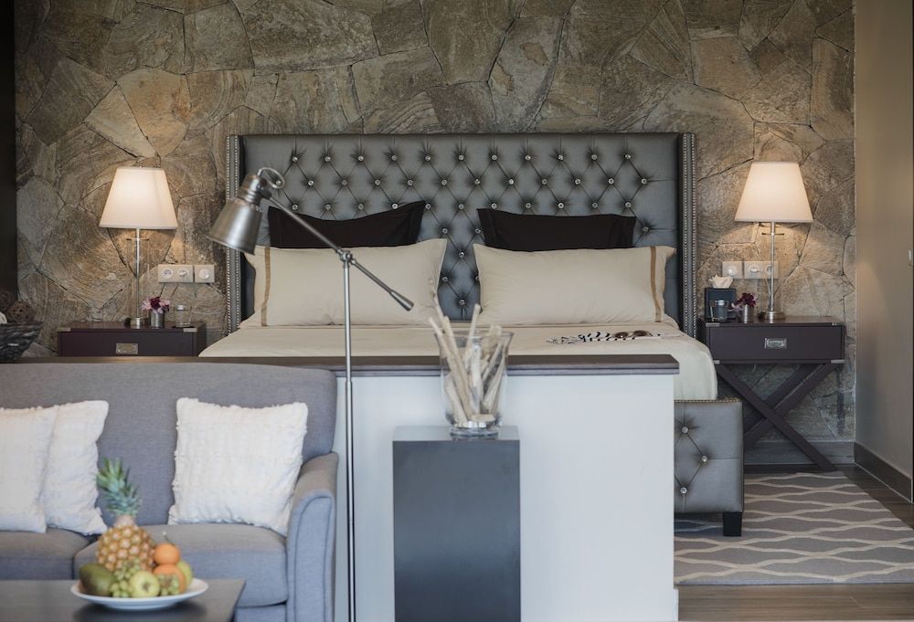 Secret Harbour Boutique Hotel and Marina 3