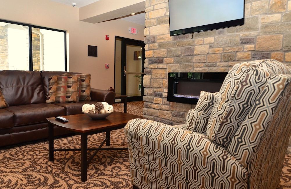 Cobblestone Inn & Suites - Clarion 2